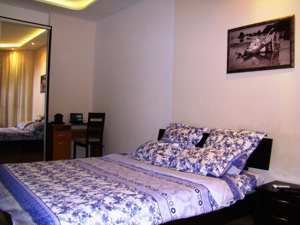 Pleasure Apartment Near Center Of Odessa Zimmer foto